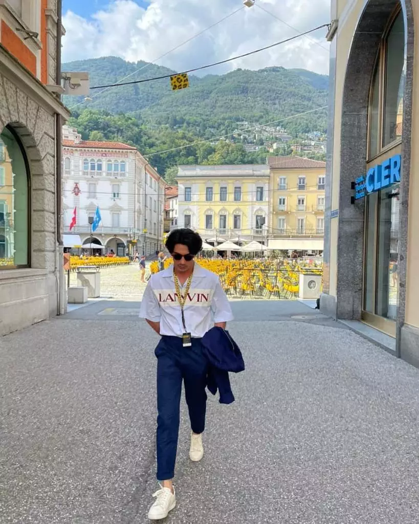 Outfit Reza Rahadian © 2021 brilio.net