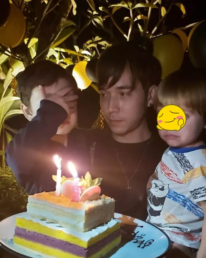 ulang tahun Stefan 28 berbagai sumber