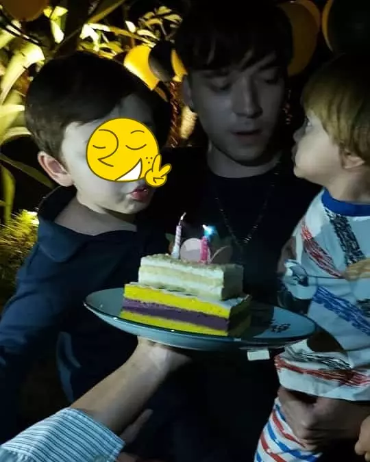 ulang tahun Stefan 28 berbagai sumber