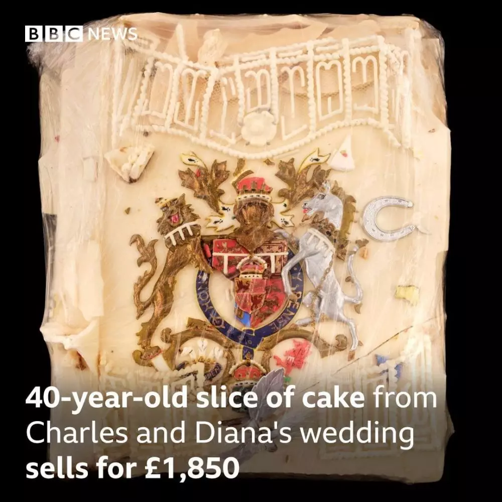 Potongan kue pernikahan Pangeran Charles & Lady Diana Instagram Potongan kue pernikahan Pangeran Charles & Lady Diana Instagram