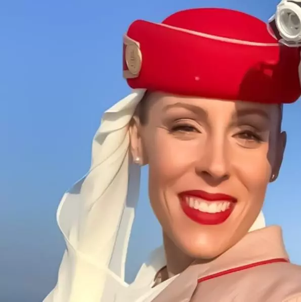 Pramugari syuting iklan di puncak Burj Khalifa setinggi 828 meter, asli mendebarkan berbagai sumber