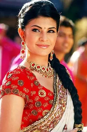 Transformasi Jacqueline Fernandez dari berbagai sumber Transformasi Jacqueline Fernandez dari berbagai sumber