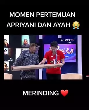 Momen Apriyani bertemu sang ayah usai Olimpiade Tokyo © berbagai sumber Momen Apriyani bertemu sang ayah usai Olimpiade Tokyo © berbagai sumber