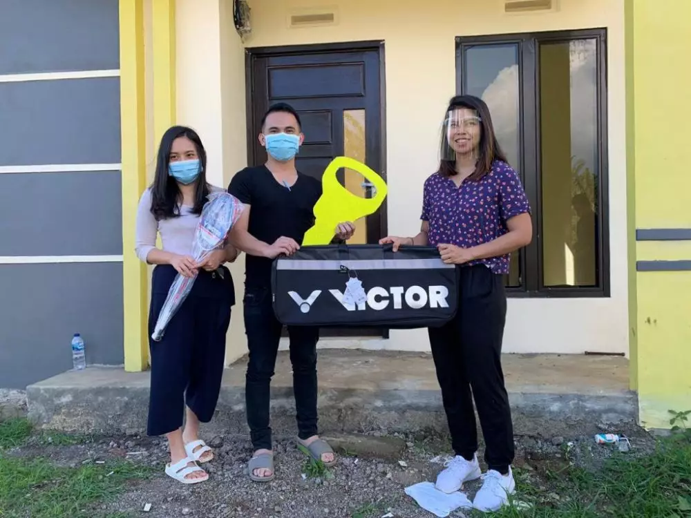 Presiden Joko Widodo beli sepatu karya Greysia Polii © Instagram Presiden Joko Widodo beli sepatu karya Greysia Polii © Instagram