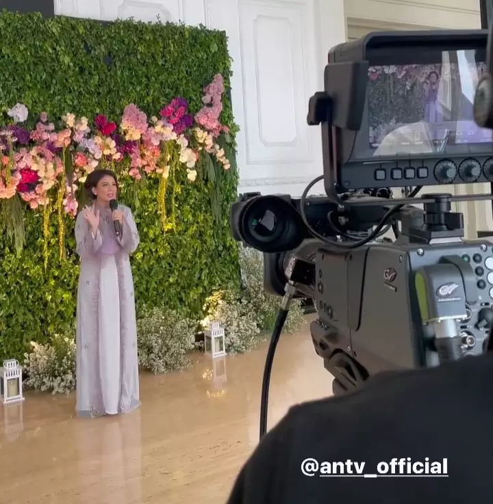 5 Potret Tya Ariestya jadi host Malapeh Bujang Rizky Billar, menawan berbagai sumber