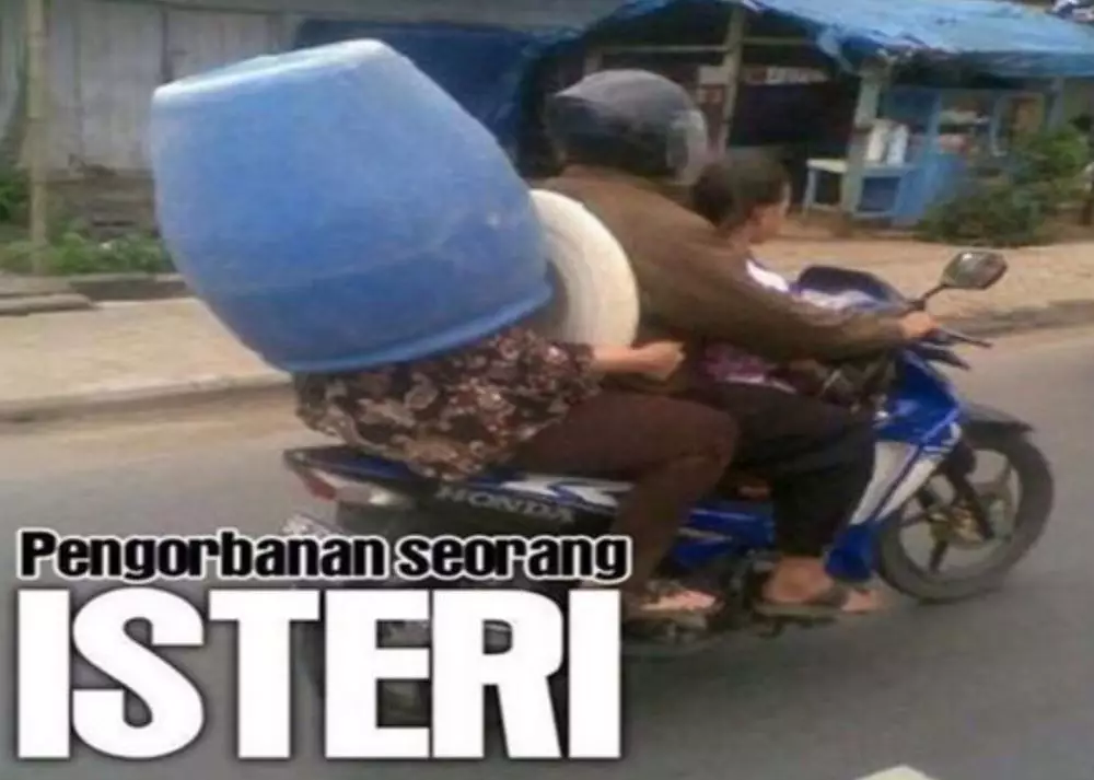 helm ala emak-emak © 2021 brilio.net helm ala emak-emak © 2021 brilio.net