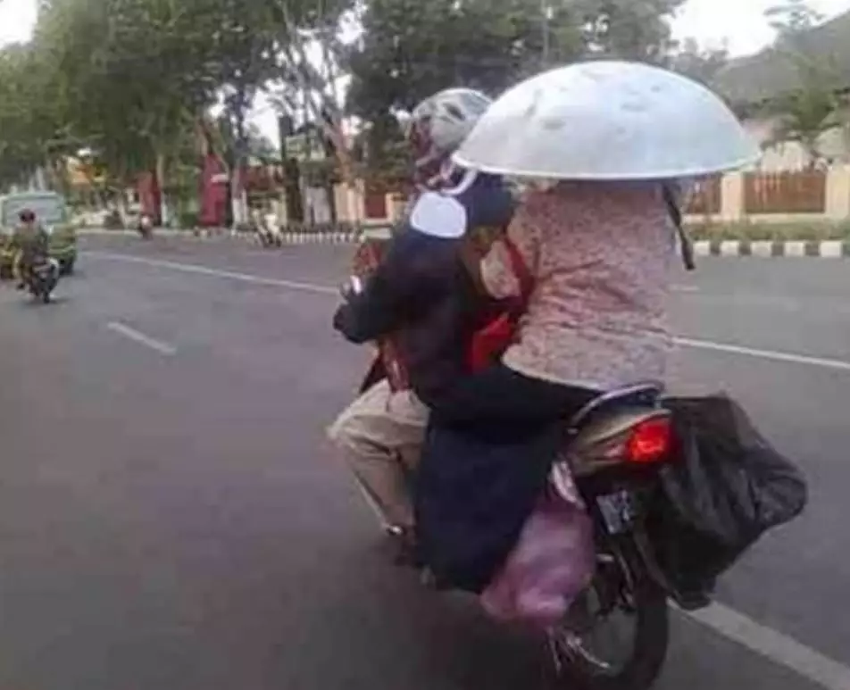 helm ala emak-emak © 2021 brilio.net helm ala emak-emak © 2021 brilio.net