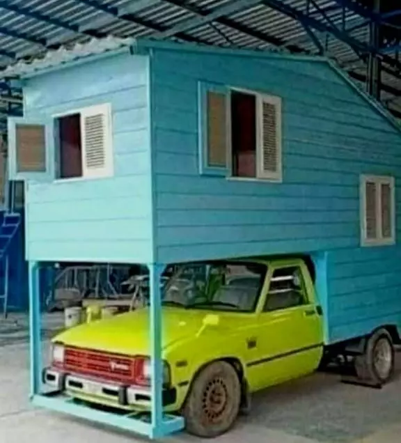 tingkah lucu bawa barang besar © 2021 1cak.com