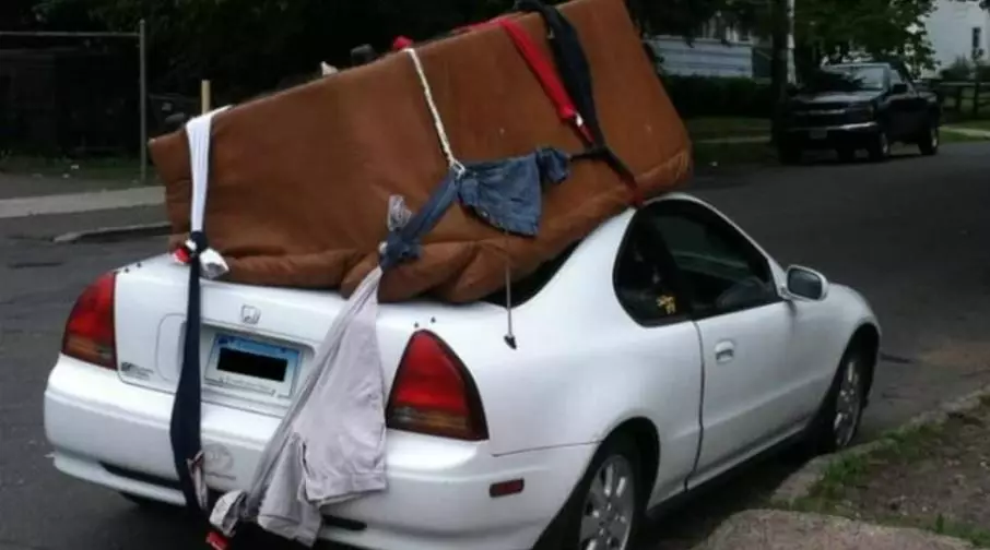 tingkah lucu bawa barang besar © 2021 1cak.com