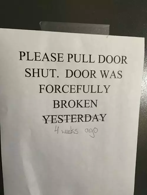 peringatan lucu harap tutup pintu © 2021 1cak.com peringatan lucu harap tutup pintu © 2021 1cak.com