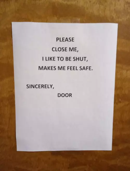 peringatan lucu harap tutup pintu © 2021 1cak.com peringatan lucu harap tutup pintu © 2021 1cak.com