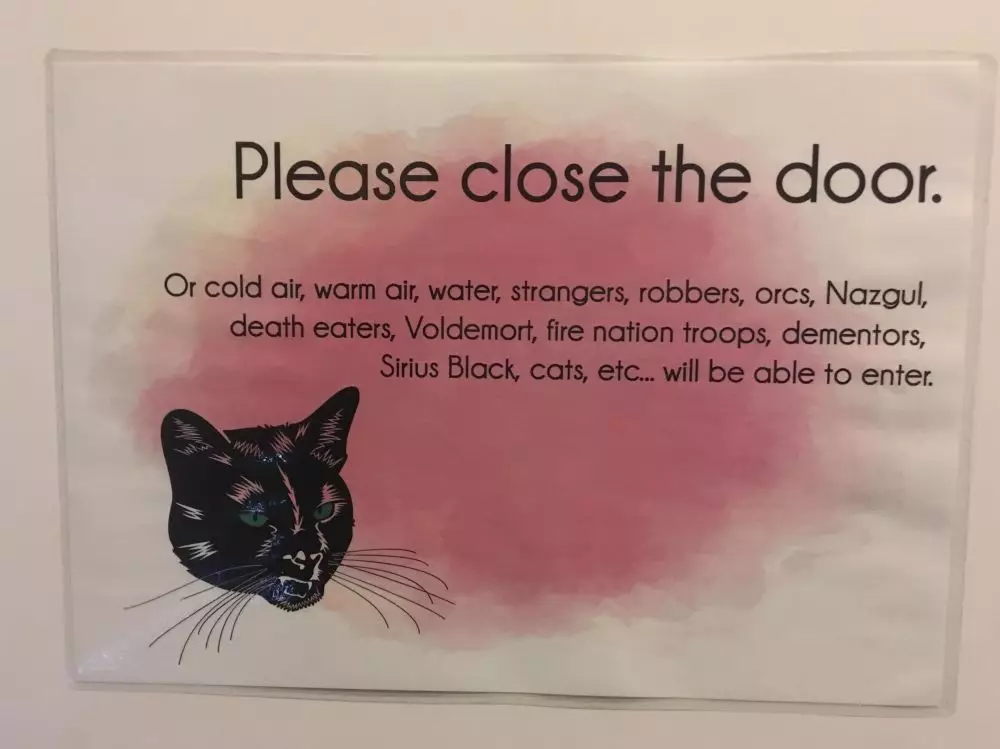 peringatan lucu harap tutup pintu © 2021 1cak.com peringatan lucu harap tutup pintu © 2021 1cak.com