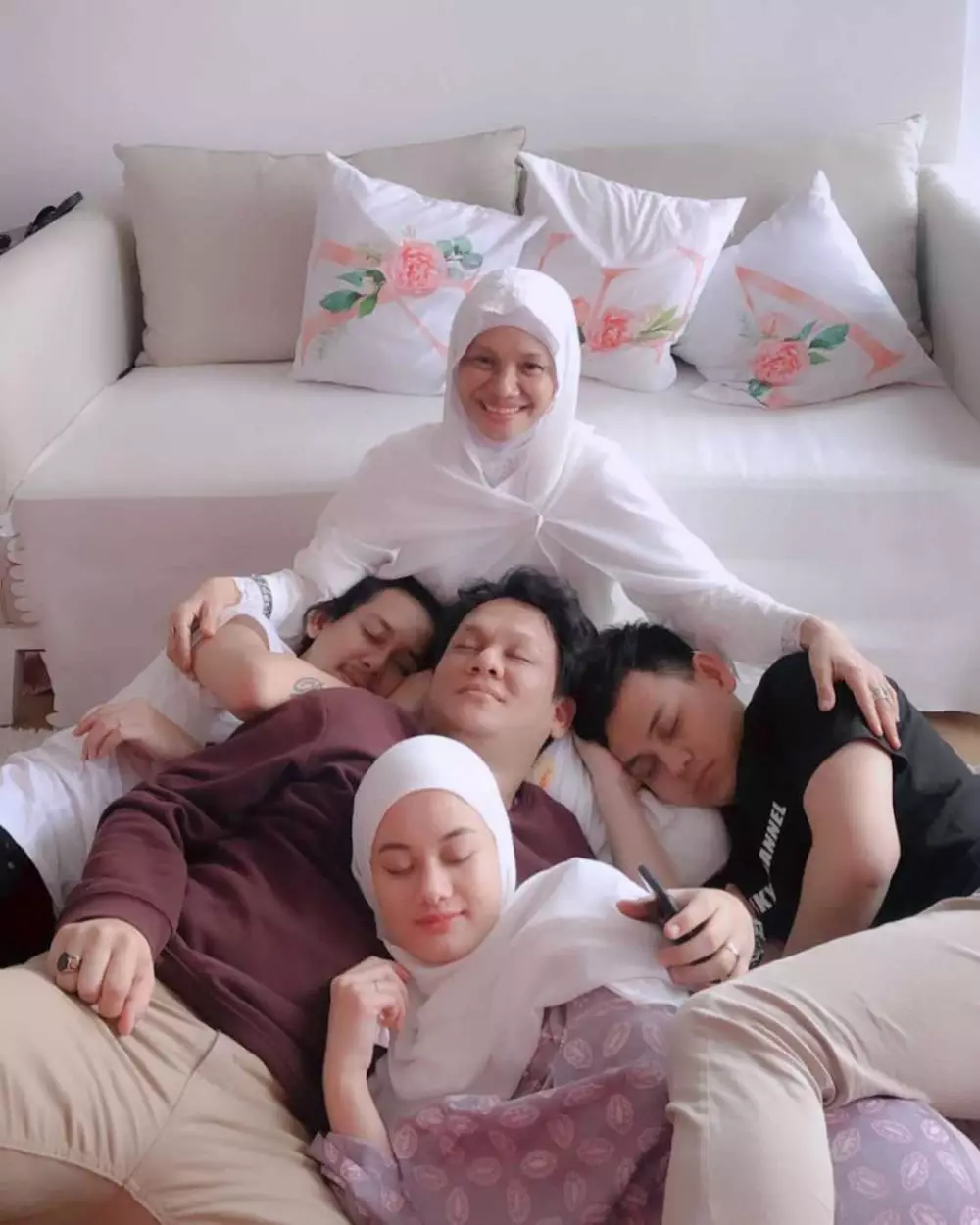 kebersamaan seleb empat bersaudara © 2021 berbagai sumber kebersamaan seleb empat bersaudara © 2021 berbagai sumber