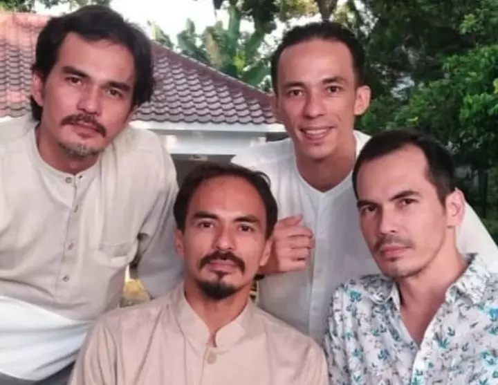 kebersamaan seleb empat bersaudara © 2021 berbagai sumber kebersamaan seleb empat bersaudara © 2021 berbagai sumber