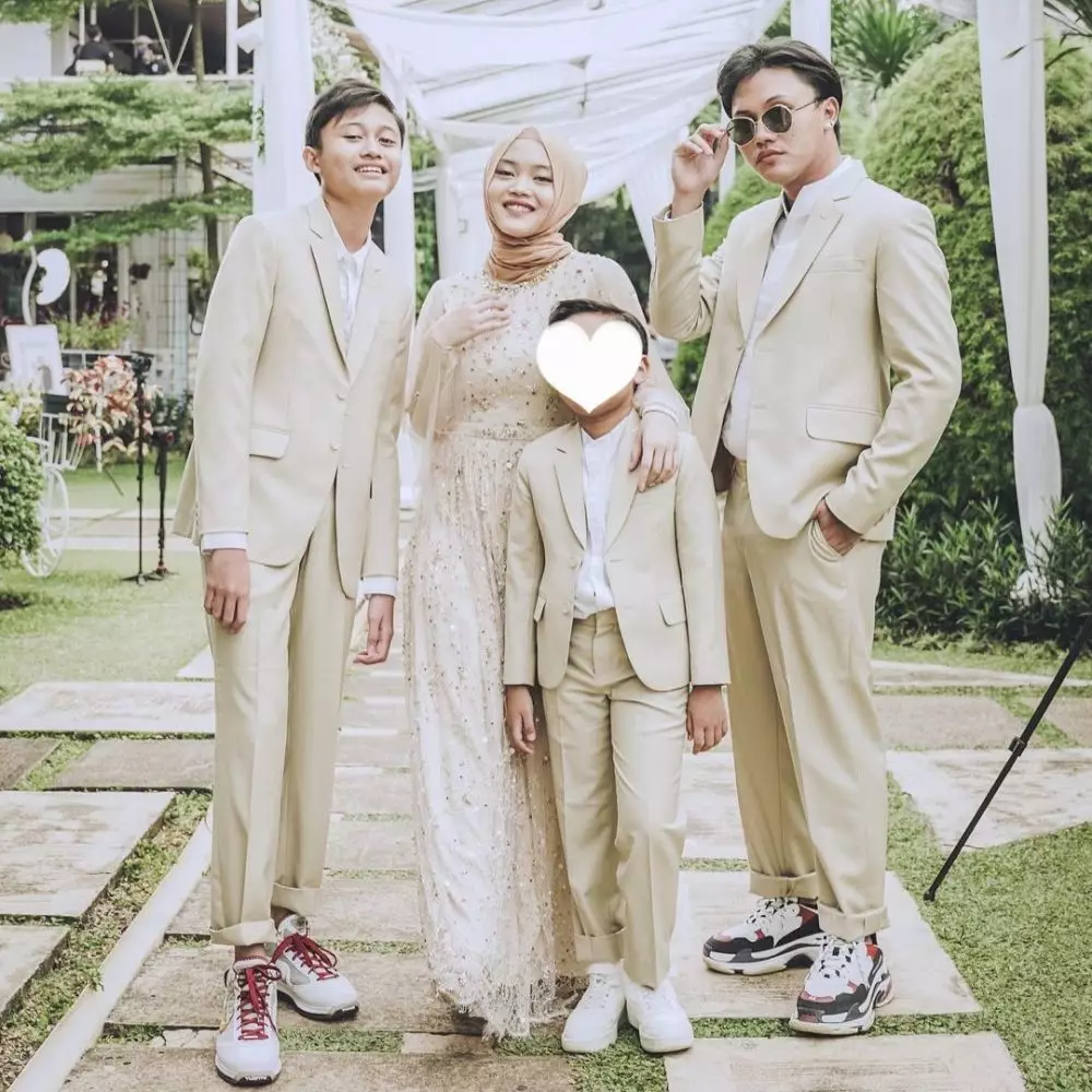 kebersamaan seleb empat bersaudara © 2021 berbagai sumber kebersamaan seleb empat bersaudara © 2021 berbagai sumber