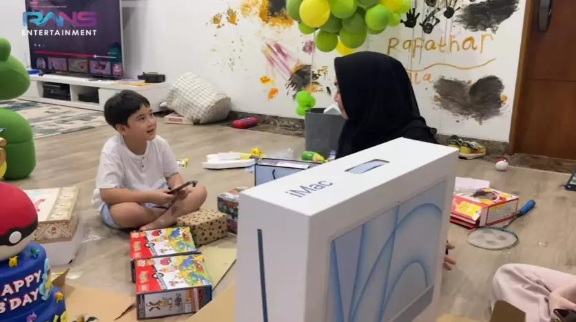 Momen kejutan ulang tahun Rafathar Youtube/Rans Entertainment Momen kejutan ulang tahun Rafathar Youtube/Rans Entertainment