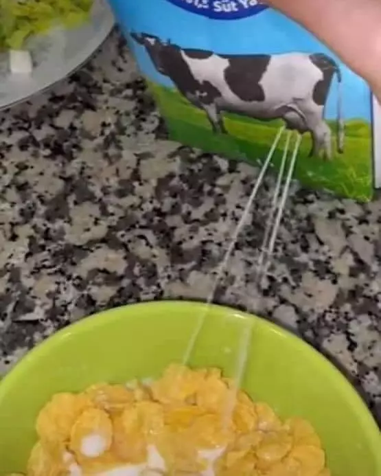 cara lucu orang kupas makanan © 2021 instagram.com