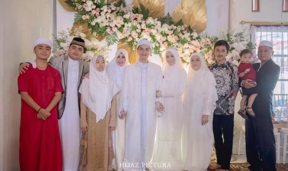 momen pernikahan Alvin Faiz dan Henny Rahman Instagram/@umi_yuni_syahla_aceh momen pernikahan Alvin Faiz dan Henny Rahman Instagram/@umi_yuni_syahla_aceh