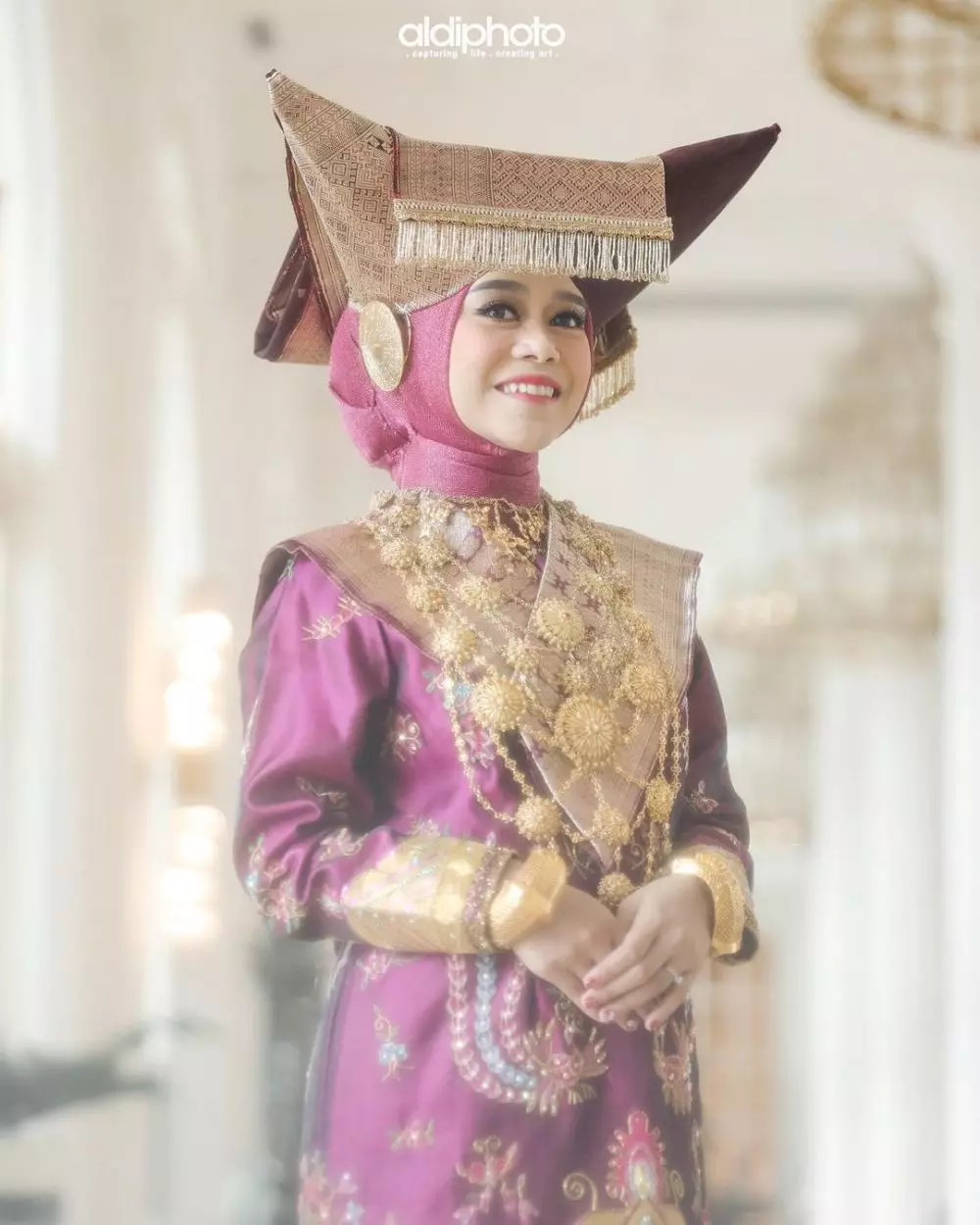 Potret detail penampilan Lesty Kejora saat malam Bainai Instagram/@aldiphoto