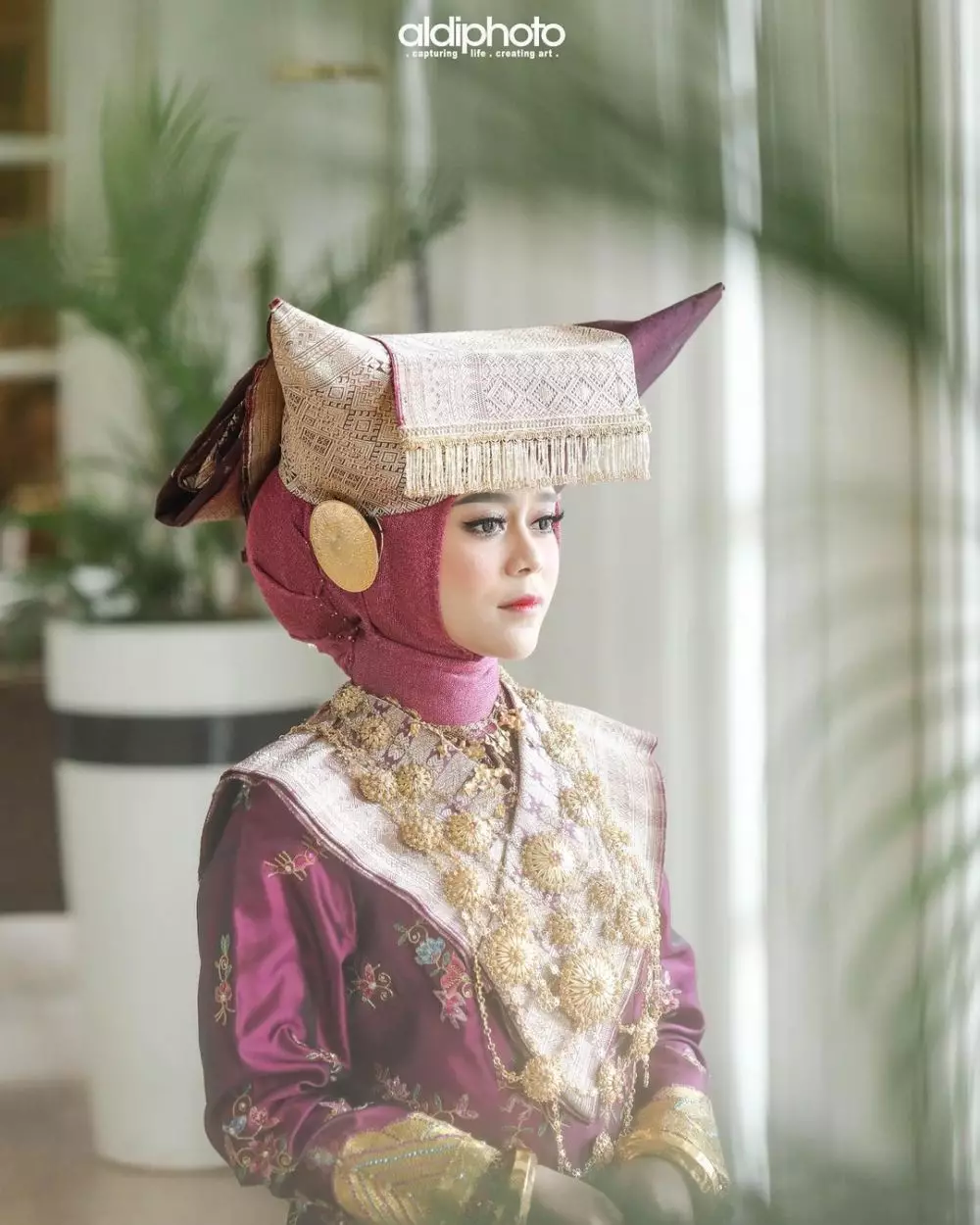 Potret detail penampilan Lesty Kejora saat malam Bainai Instagram/@aldiphoto