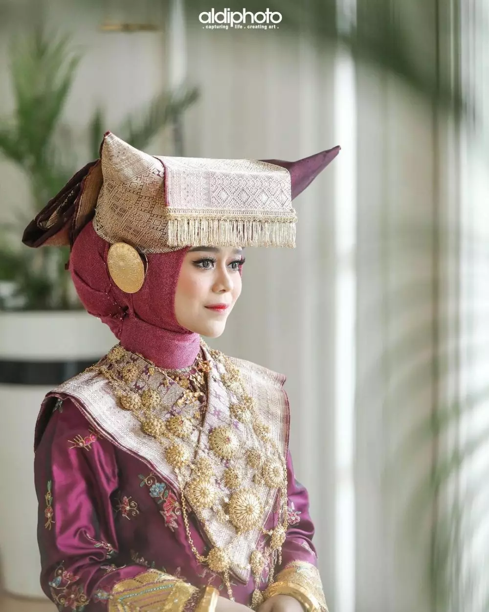 Potret detail penampilan Lesty Kejora saat malam Bainai Instagram/@aldiphoto