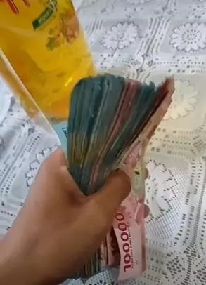 pria ini beri kembalian tidak terduga © TikTok/@aa_godell