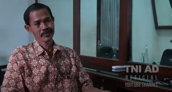 Cerita perjuangan anak tukang cukur jadi Taruna Akmil © YouTube Cerita perjuangan anak tukang cukur jadi Taruna Akmil © YouTube