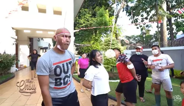 momen ruben onsu rayakan kemerdekaan di rumah © YouTube momen ruben onsu rayakan kemerdekaan di rumah © YouTube