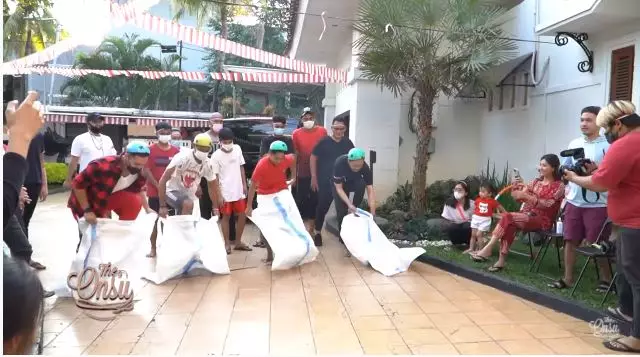 momen ruben onsu rayakan kemerdekaan di rumah © YouTube momen ruben onsu rayakan kemerdekaan di rumah © YouTube