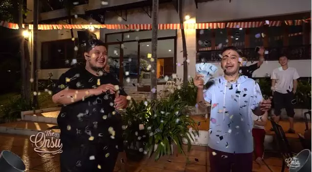 momen ruben onsu rayakan kemerdekaan di rumah © YouTube momen ruben onsu rayakan kemerdekaan di rumah © YouTube