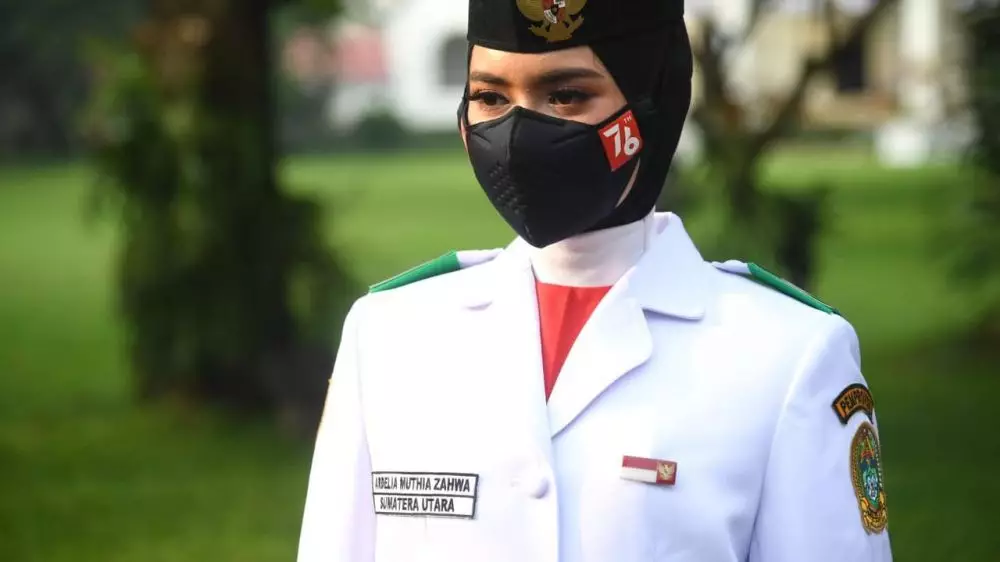 Ardelia Muthia Zahwa pembawa baki ©berbagai sumber Ardelia Muthia Zahwa pembawa baki ©berbagai sumber