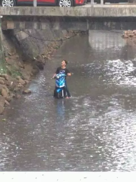 momen apes orang di sungai © 2021 1cak.com