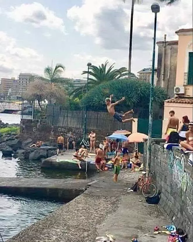 momen apes orang di sungai © 2021 1cak.com