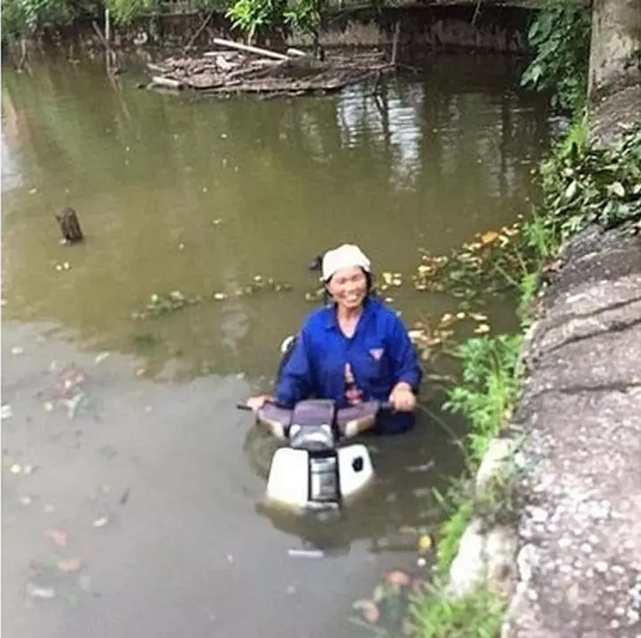 momen apes orang di sungai © 2021 1cak.com