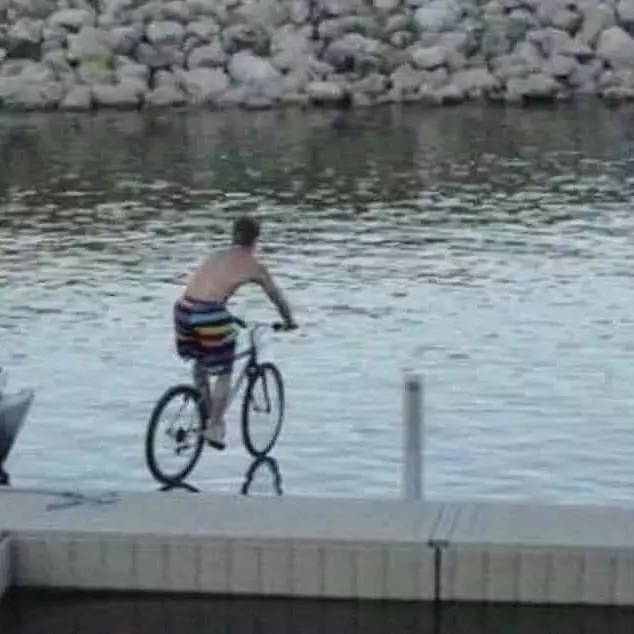 momen apes orang di sungai © 2021 1cak.com