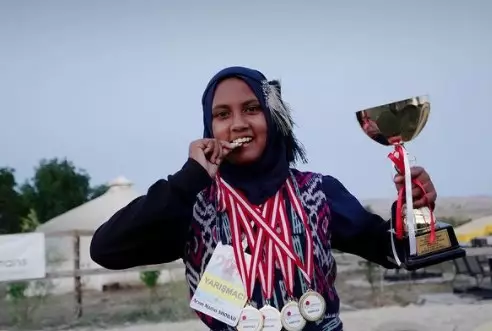 Potret Arum atlet cilik dari berbagai sumber Potret Arum atlet cilik dari berbagai sumber