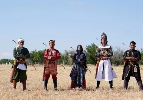 Potret Arum atlet cilik dari berbagai sumber Potret Arum atlet cilik dari berbagai sumber