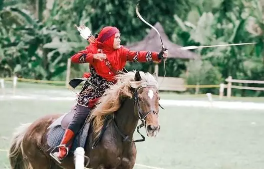 Potret Arum atlet cilik dari berbagai sumber Potret Arum atlet cilik dari berbagai sumber