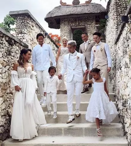 istri atlet saat kondangan © berbagai sumber