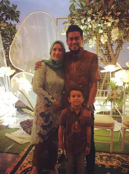 istri atlet saat kondangan © berbagai sumber