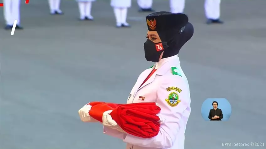 Qyara pembawa baki © 2021 berbagai sumber