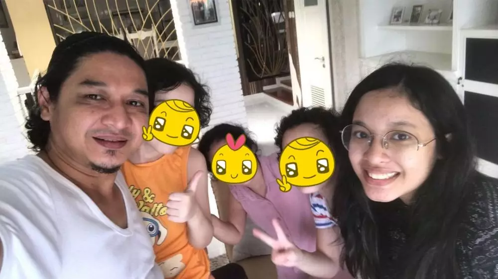 13 Potret vokalis band Tanah Air Instagram © 2021 brilio.net 13 Potret vokalis band Tanah Air Instagram © 2021 brilio.net