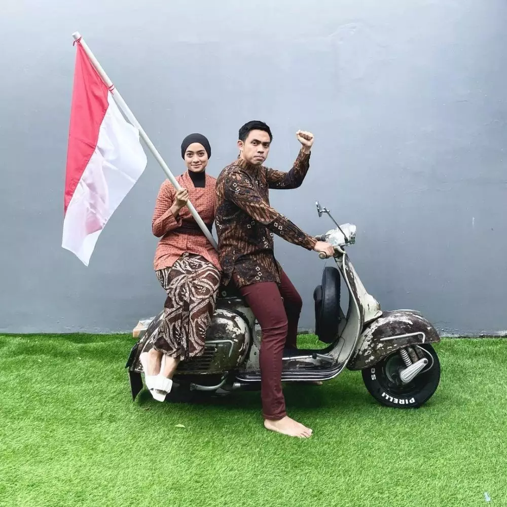 Cara seleb rayakan kemerdekaan di rumah dari berbagai sumber