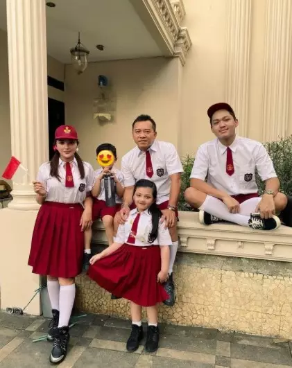 Cara seleb rayakan kemerdekaan di rumah dari berbagai sumber