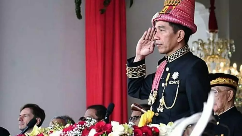 5 Potret baju adat Jokowi saat HUT Kemerdekaan berbagai sumber