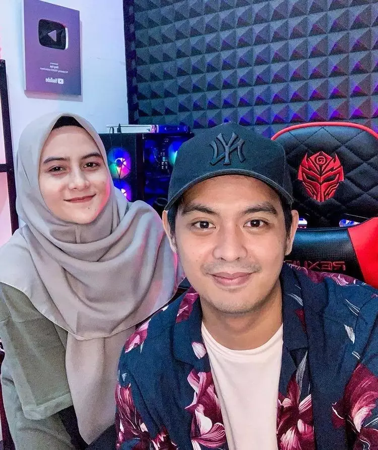 kebersamaan adhi sastro dan kekasih © berbagai sumber