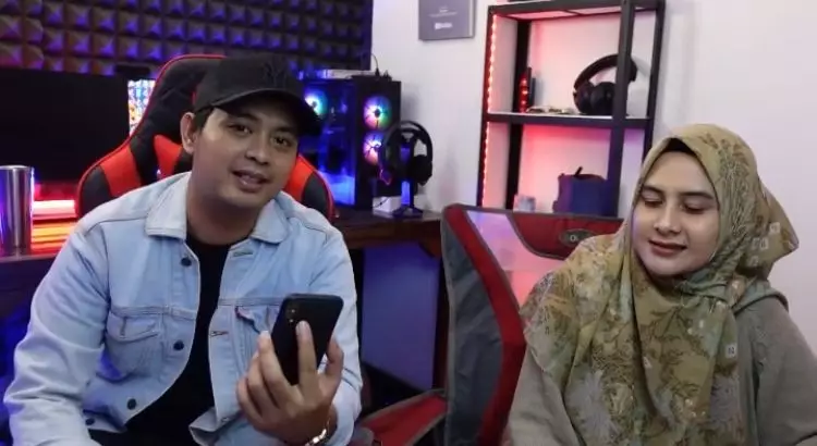 kebersamaan adhi sastro dan kekasih © berbagai sumber