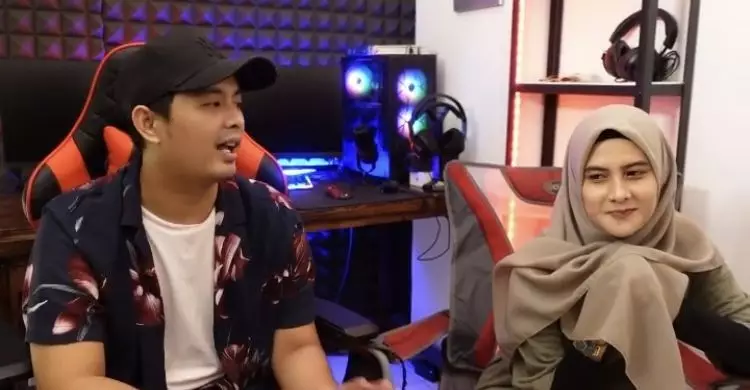 kebersamaan adhi sastro dan kekasih © berbagai sumber