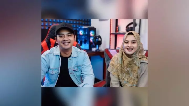 kebersamaan adhi sastro dan kekasih © berbagai sumber