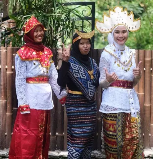 keluarga Zaskia Mecca rayakan HUT RI di rumah dari berbagai sumber keluarga Zaskia Mecca rayakan HUT RI di rumah dari berbagai sumber